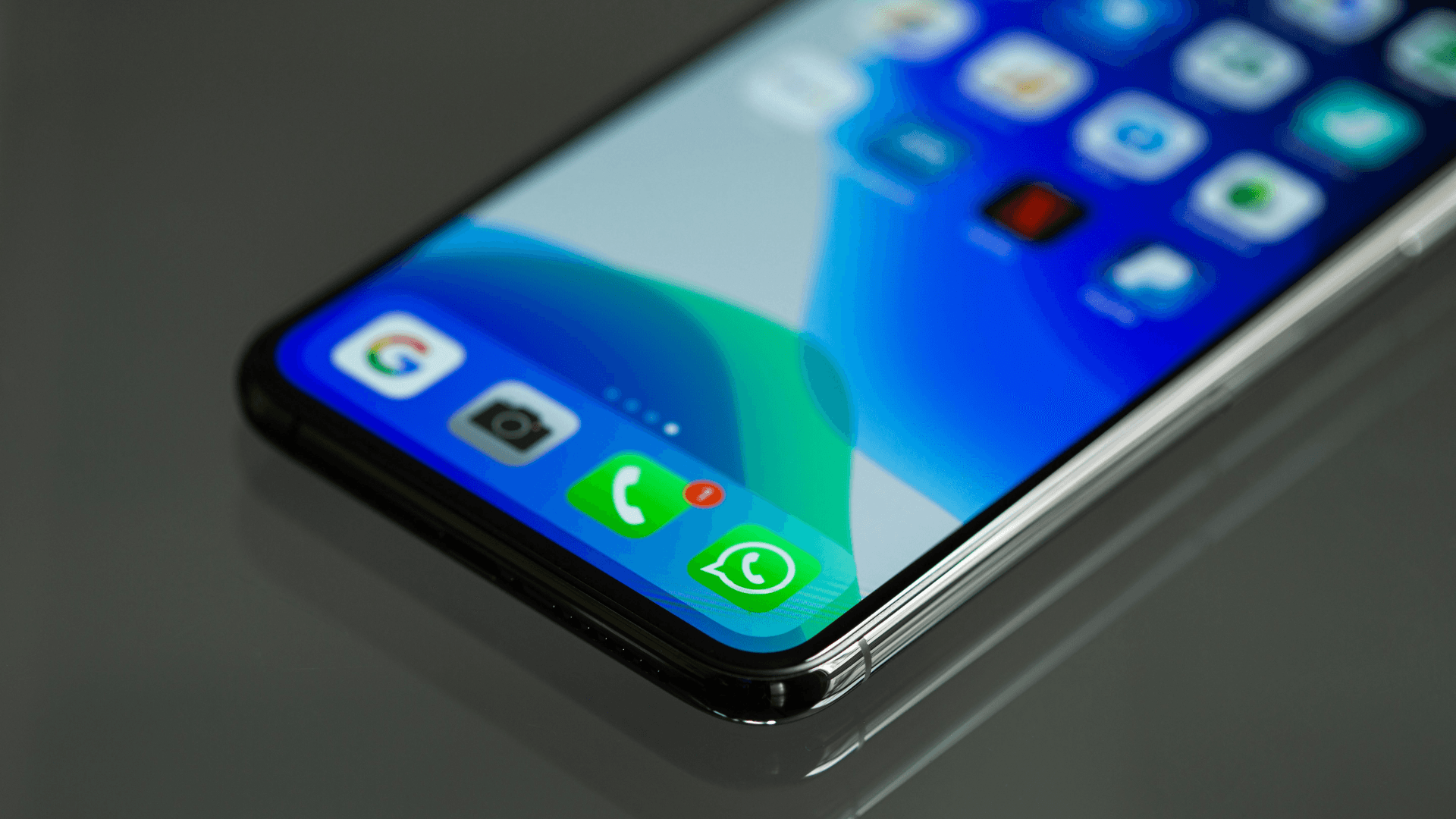 Top 6 WhatsApp messaging tools for hotels to boost direct bookings